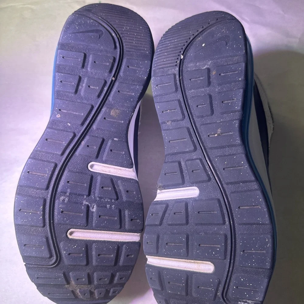 Nike White and Gray Men's Athletic Sneakers
